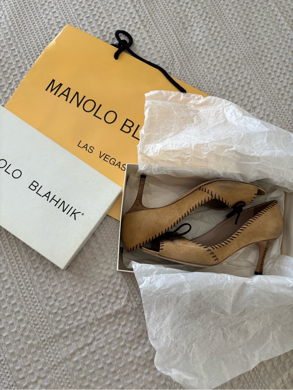 Manolo Blahnik Camel Suede Bow-Trim Pumps - Picture 4 of 4